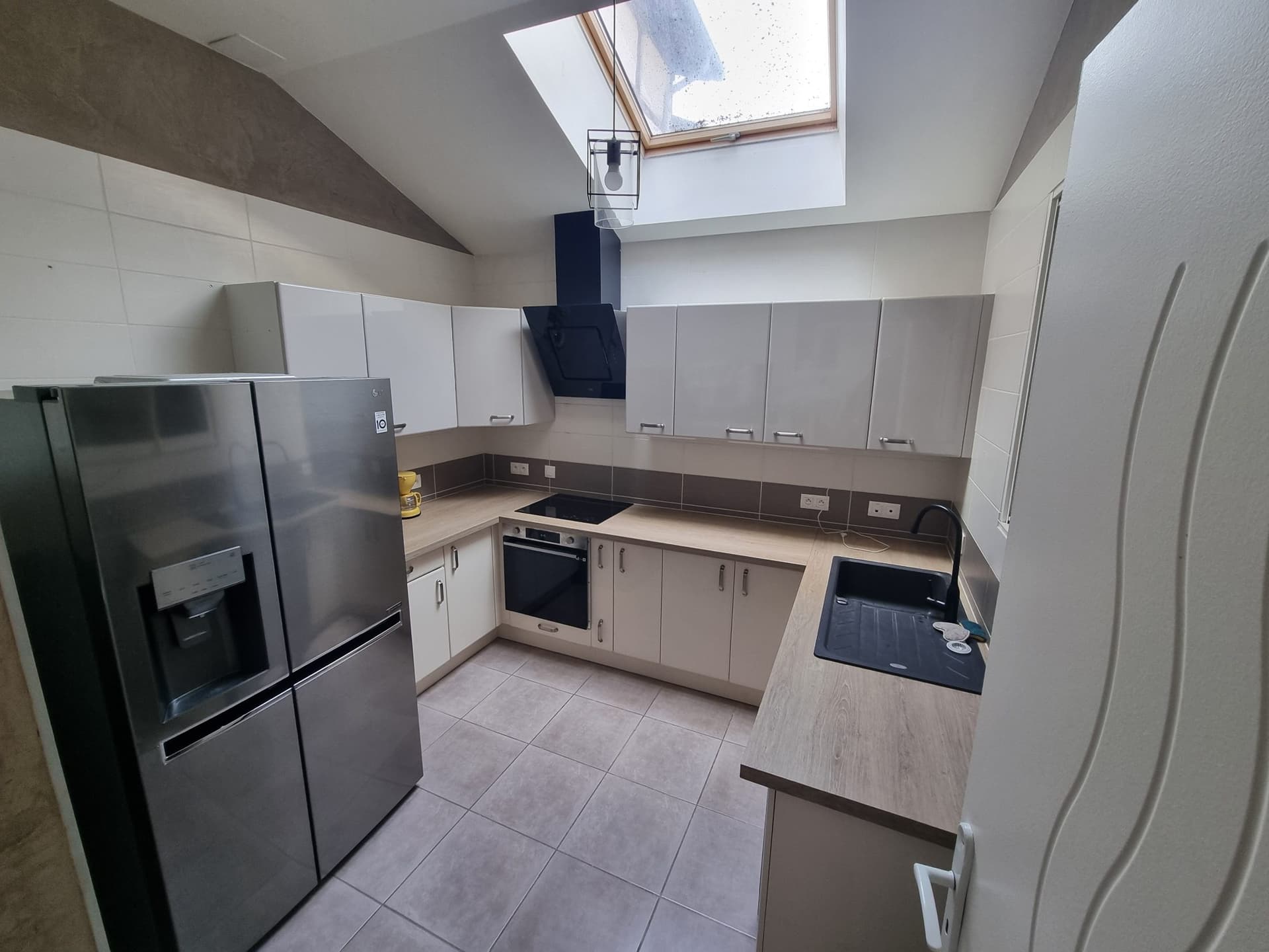 🏡 GRAND T3 MEUBLÉ 92,61 m² – CENTRE-VILLE DE VILLARS-LES-DOMBES